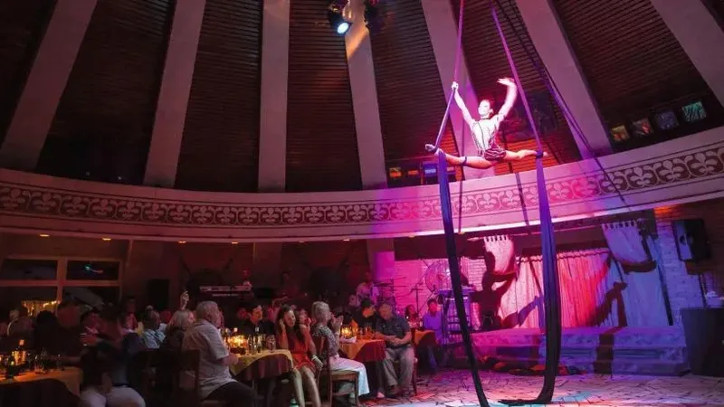 Khan's Tent: dinner and show
